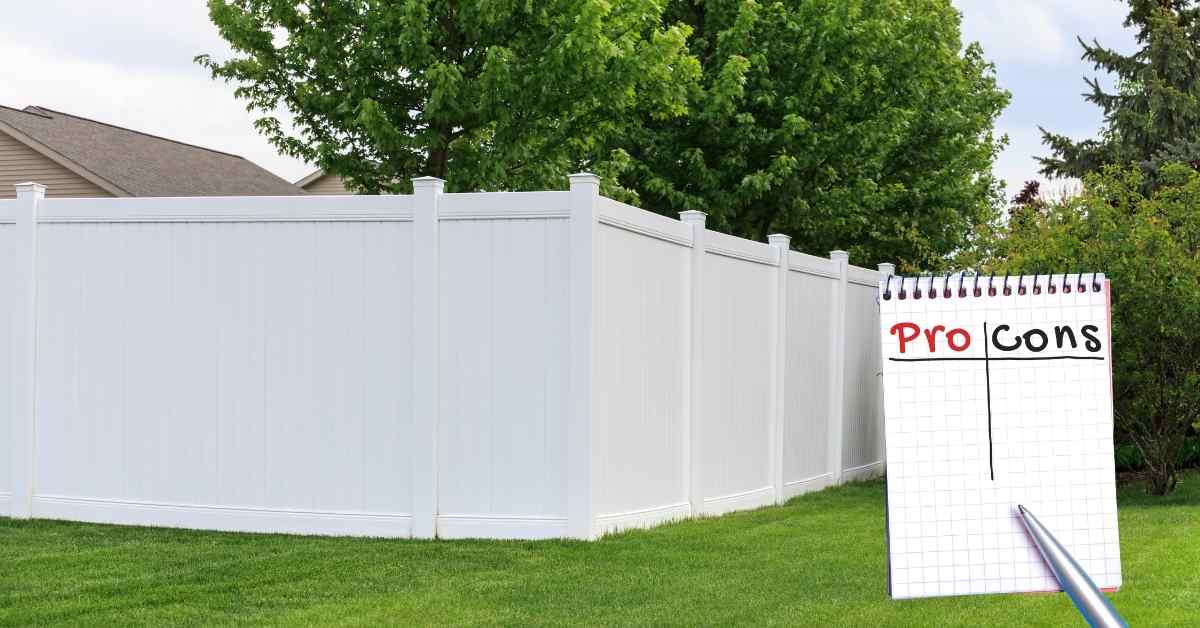 Pros & Cons of Vinyl Fences for Backyards & Pools