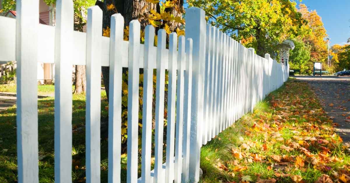 5 Signs Your Fence is in Disrepair