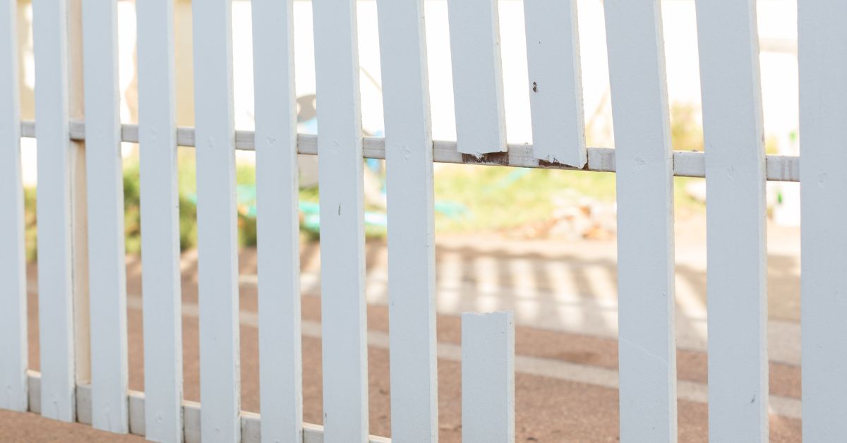Can You Repair a Vinyl Fence?