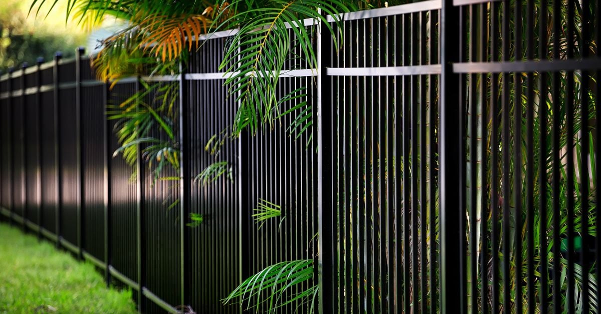 How to Style Modern Aluminum Fences